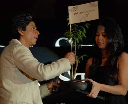 ShiftedtoMars's tweet photo. Plant a treen for the love of SRK and Help Saving the planet #SRK_Tree https://t.co/lMtlFNdtGM