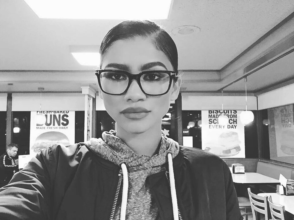 queenxmaree's tweet photo. Nerd https://t.co/8d0vsASck5