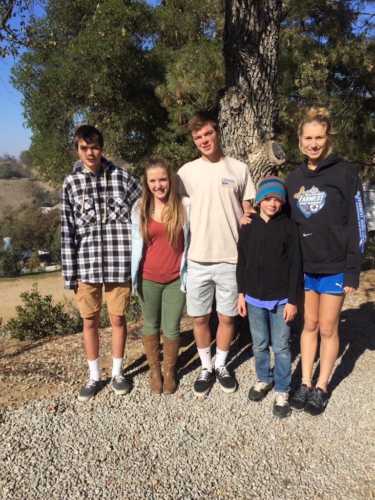 brianadaoust's tweet photo. Thanksgiving break was such a tease.🍂🌳 10 days till I'm home again 🙇🏼 https://t.co/AavtDJrbSa