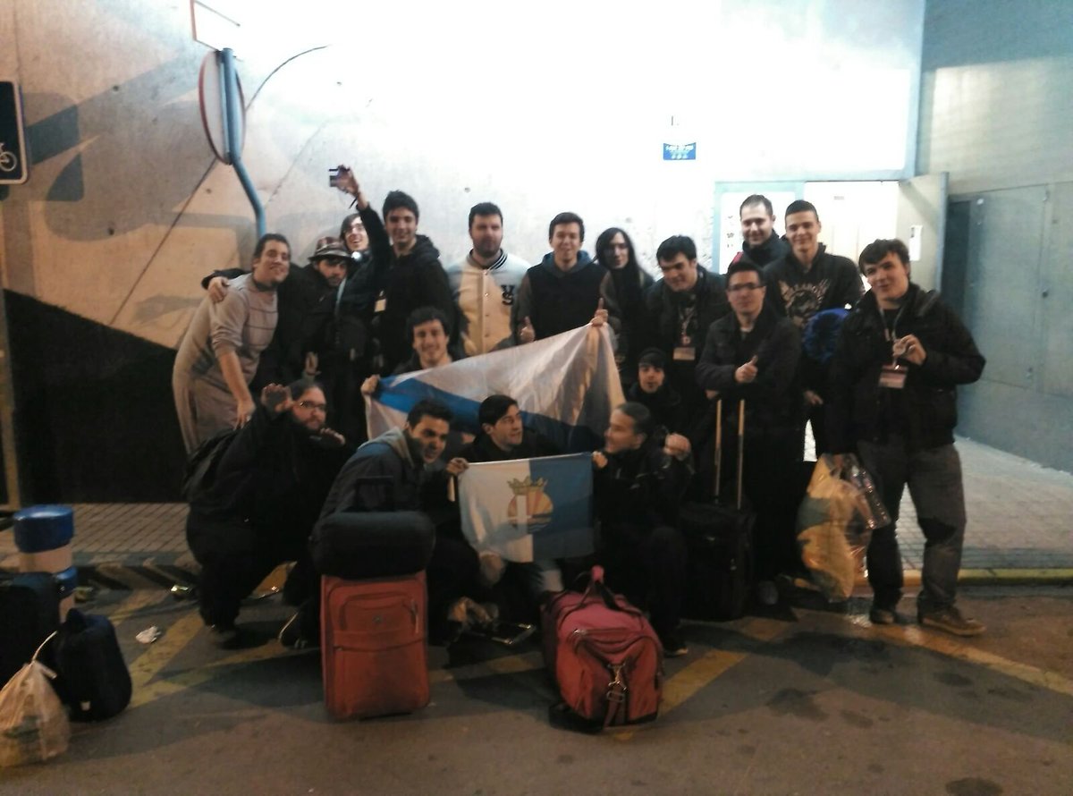 yagg_x's tweet photo. Gran finde en el #MrCF3ST. Foto de la familia Alicatalanogallega + @SmashBrosSpain. @SmashGalicia https://t.co/TQJocO5M3q