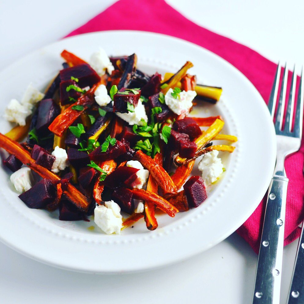 ModLowCarb's tweet image. Carrot and beet salad with goat cheese crumbles. #keto #lowcarb #glutenfree #RECIPE:  bit.ly/1l3Tyr2