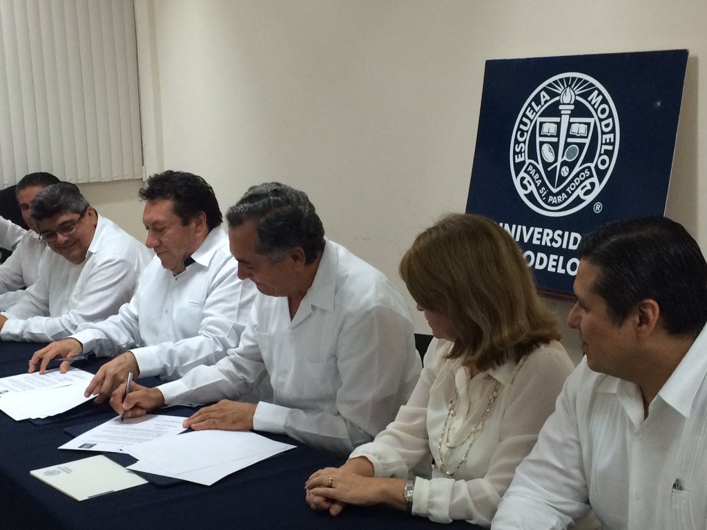 EnriqueMolina_C's tweet photo. En la "Firma del Convenio de Colaboración de la FEDECOL y la Universidad Modelo" https://t.co/ufDw2YxgKD