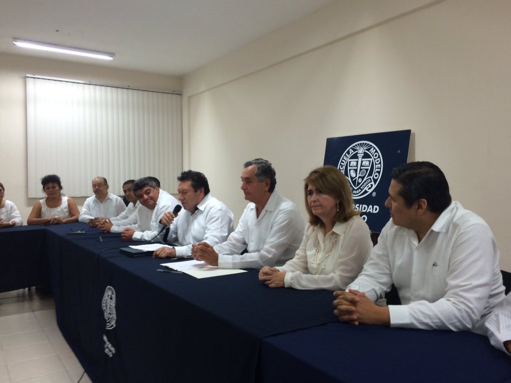 EnriqueMolina_C's tweet photo. En la "Firma del Convenio de Colaboración de la FEDECOL y la Universidad Modelo" https://t.co/ufDw2YxgKD