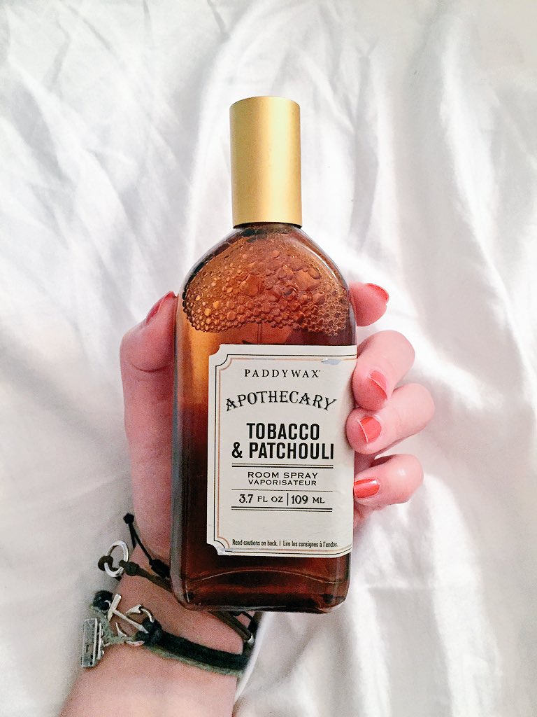 패디왁스 아포테카리 토바코+파출리 짱짱맨... 어른의 향기... 사방에 뿌리고 나면 킁킁 냄새 맡으며 사르르 녹게 된다 💕💕💕