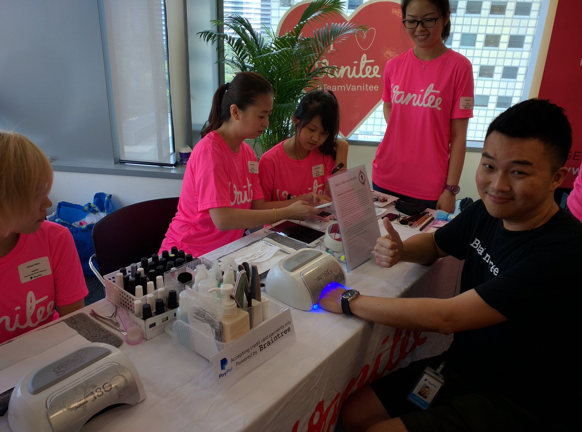 paypaldev's tweet photo. Our Blueprint partners @BoxGreenCo @ilovevanitee and #PomeloFashion showing some love at our @PayPal merchant fair! https://t.co/2978WSn2Y0
