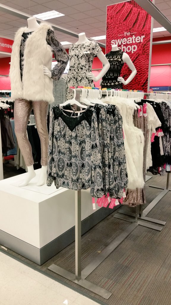 Loving our new set at T1765! #1765 #readyfortheholidays