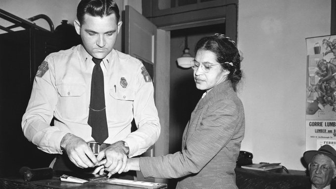 El día que Rosa Parks se negó a ceder su asiento y cambió la historia Ver imagen en Twitter