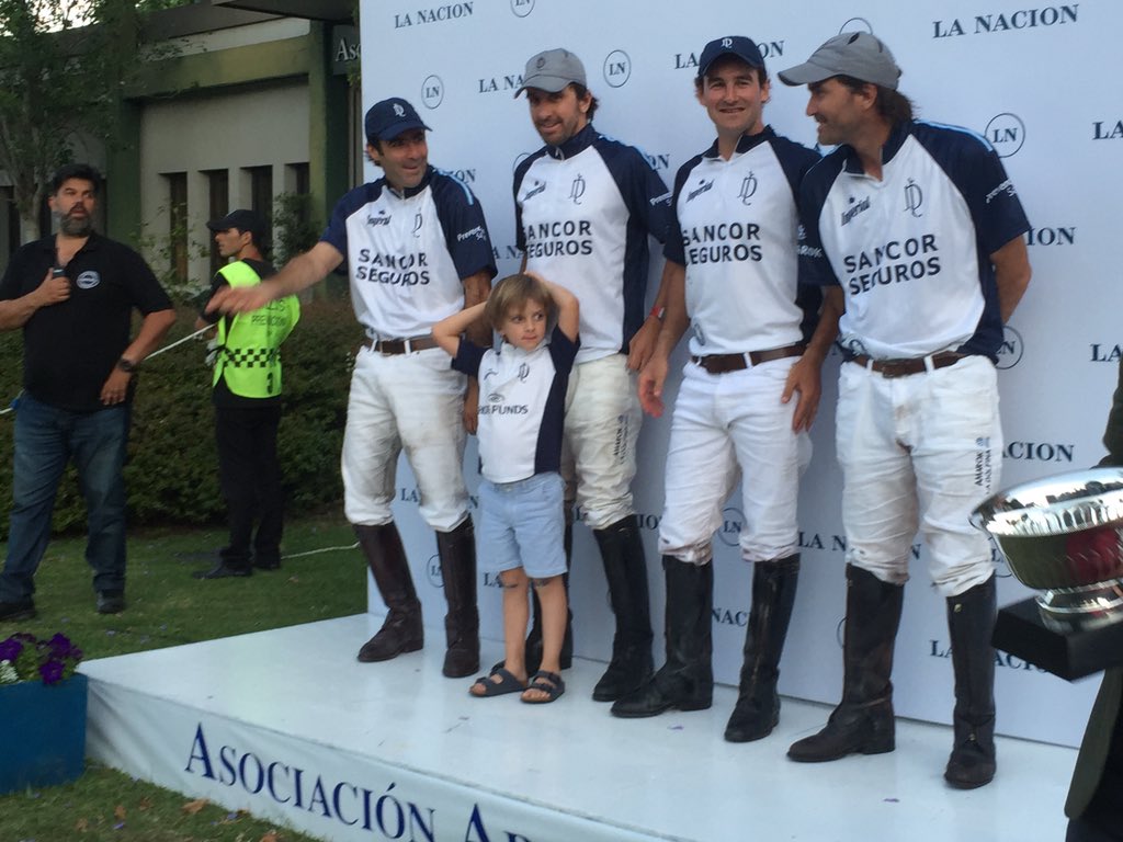 DoloresMitre's tweet photo. Hoy se jugó la Copa LA NACIÓN En el Abierto Argentino de Polo https://t.co/CZn61Trnv0