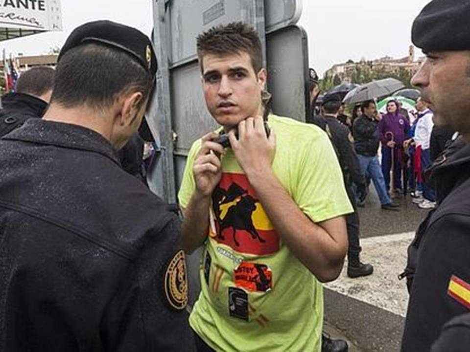 vivatorodevega's tweet photo. ¡Ole!: el animalista murciano Adrián Sánchez MULTADO CON 5.200 euros por BOICOTEAR  el Toro Vega, un festejo LEGAL https://t.co/FldKg3kvEZ
