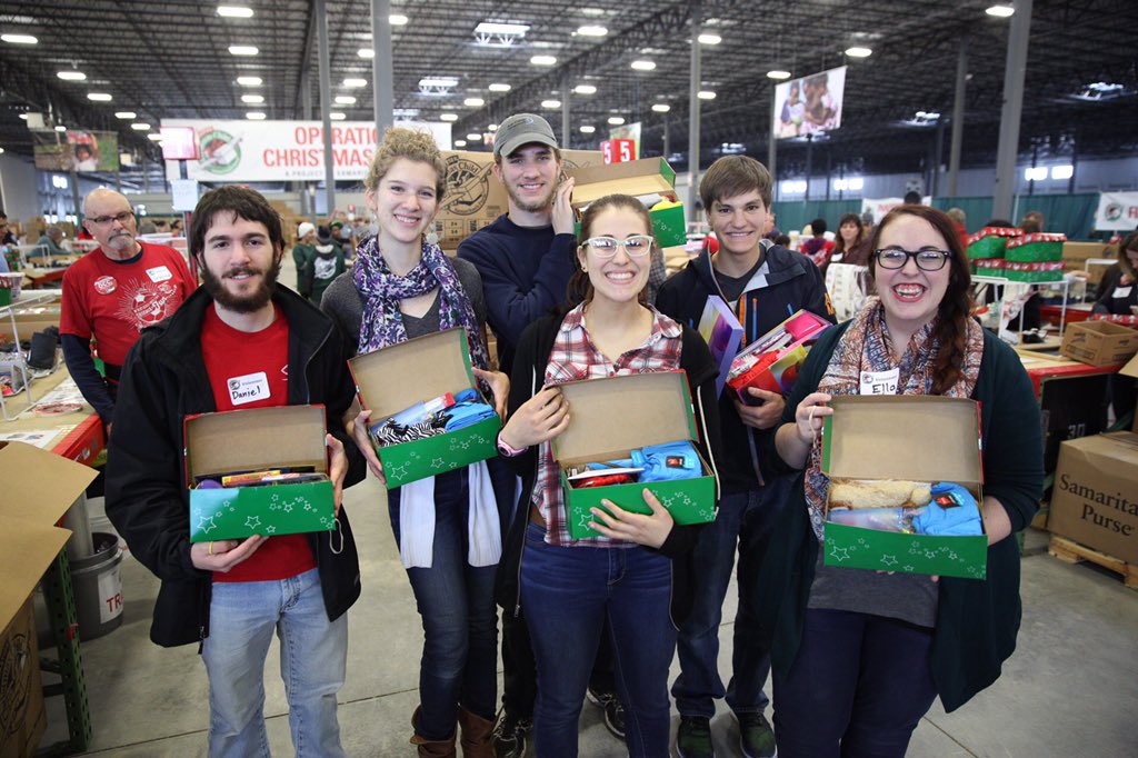 Franklin_Graham's tweet photo. Our incredible volunteers will process about 750,000 @SamaritansPurse @OCC_shoeboxes in Denver this year. #Thankyou! https://t.co/r7vUxpXjve