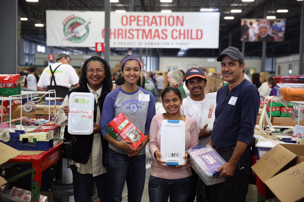 Franklin_Graham's tweet photo. Our incredible volunteers will process about 750,000 @SamaritansPurse @OCC_shoeboxes in Denver this year. #Thankyou! https://t.co/r7vUxpXjve