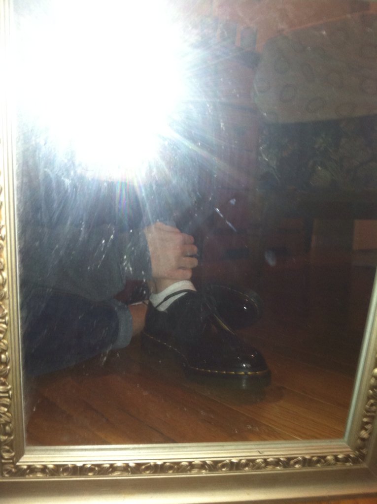 lukesomg's tweet photo. GUESS WHO GOT DR MARTENS ?!!! MEEE DAS WHO https://t.co/n3CghZCu40