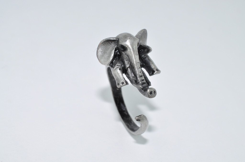 ZoboStyle's tweet photo. THESE ANIMAL RINGS😍 SAVE 40% ON ALL ORDERS WITH DISCOUNT CODE 'CYBERMONDAY' AT @ZOBOSTYLE🔮💕 https://t.co/ftgzQeQ6g1