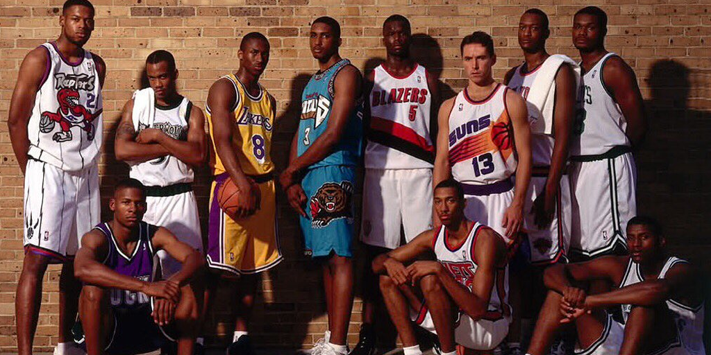 theScore's tweet photo. Kobe Bryant last man standing of iconic '96 SLAM photoshoot. https://t.co/9anlhhfWeh https://t.co/Fj42gYJTAM