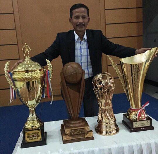 AwpAngga's tweet image. Saat ini PERSIB bkn mengincar piala ,tp membangun Generasi muda putra daerah #NuhunSIB #NuhunCoach #GWSPSSI&amp;amp;Menpora
