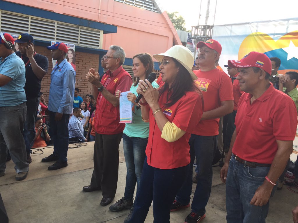 ConCiliaFlores's tweet photo. Tinaquillo-Cojedes decidido a continuar por el camino d Chávez rumbo a laVictoria del 6D #CojedesInvicto @ErikaPSUV https://t.co/LJT4ivqOfU