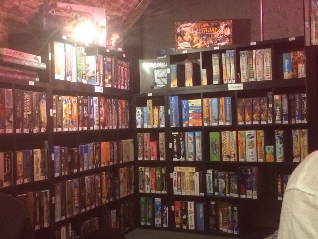 KavehRahnama's tweet photo. Nice little evening @Draughtslondon. Great staff, great games!!! #games #draughtslondon #nearlythereyet https://t.co/gKSpkRAG89