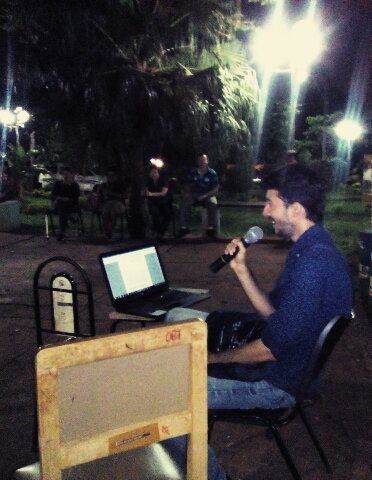 FAFIsedefiende's tweet photo. El escritor Damián Cabrera, en Aula Libre bajo el Tatajyva. #FAFIsedefiende https://t.co/53nuSHFw9E