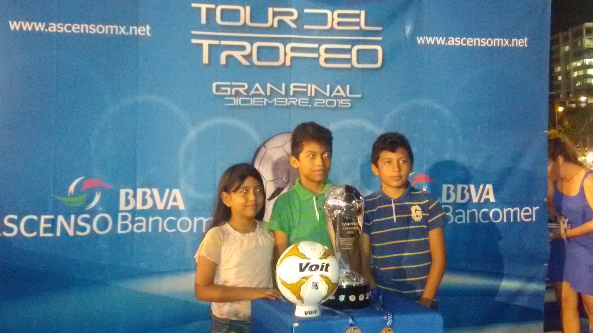 Atlante's tweet photo. Da inicio el tour del trofeo, en plaza las americas (malecón)  #AdelanteAtlante https://t.co/hSB2zShXKg