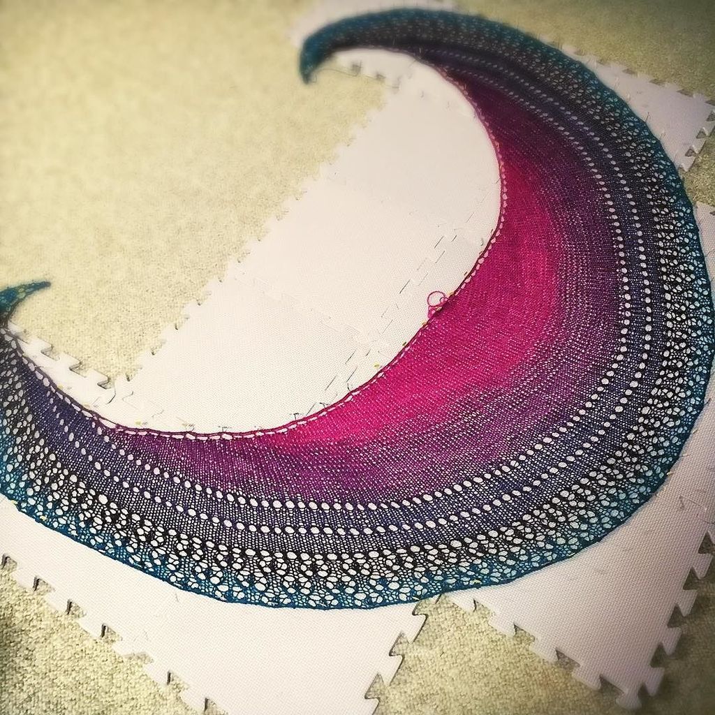 Currently blocking my #sugaredviolets shawl made with the amazing <a href="/twistedfiberart/">Twisted Fiber Art</a> yarn. L… ift.tt/1IkGDeh