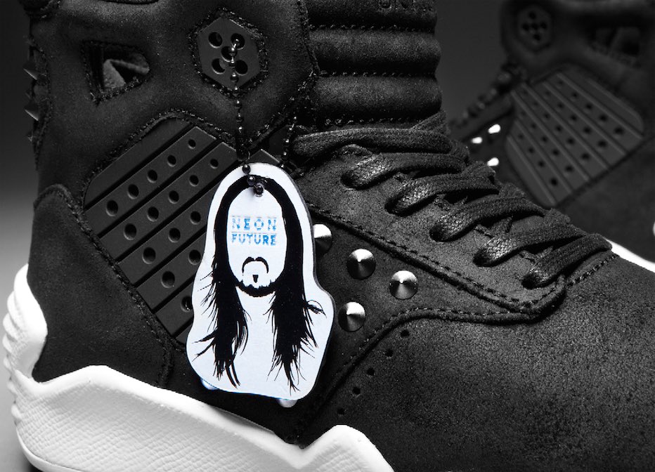 grab my limited edition @SupraFootwear shoes during #cybermonday! Cop em here: suprafootwear.com/products/S9902…  #AokiXSupra https://t.co/r3NupzxFvR