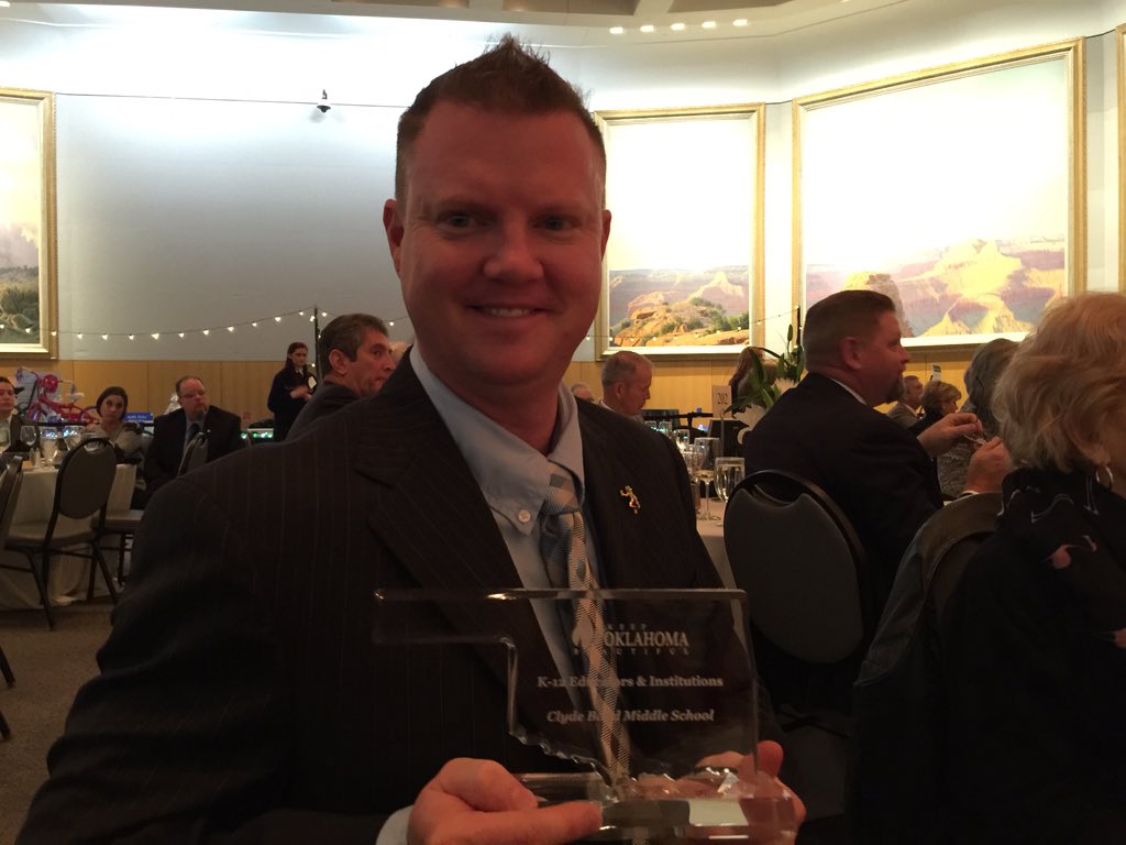 KenCole74's tweet photo. Happy to celebrate a win for @CBMSSandite #edsandite Thank you! @keepOKbeautiful #EEC2015 https://t.co/0Y9m6Qiaww
