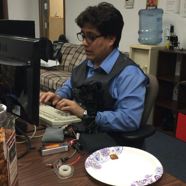 trossenrobotics's tweet photo. Intern loves Kyle. #robot #robotics #interbotix #robotarm https://t.co/ApjSAl1h9C