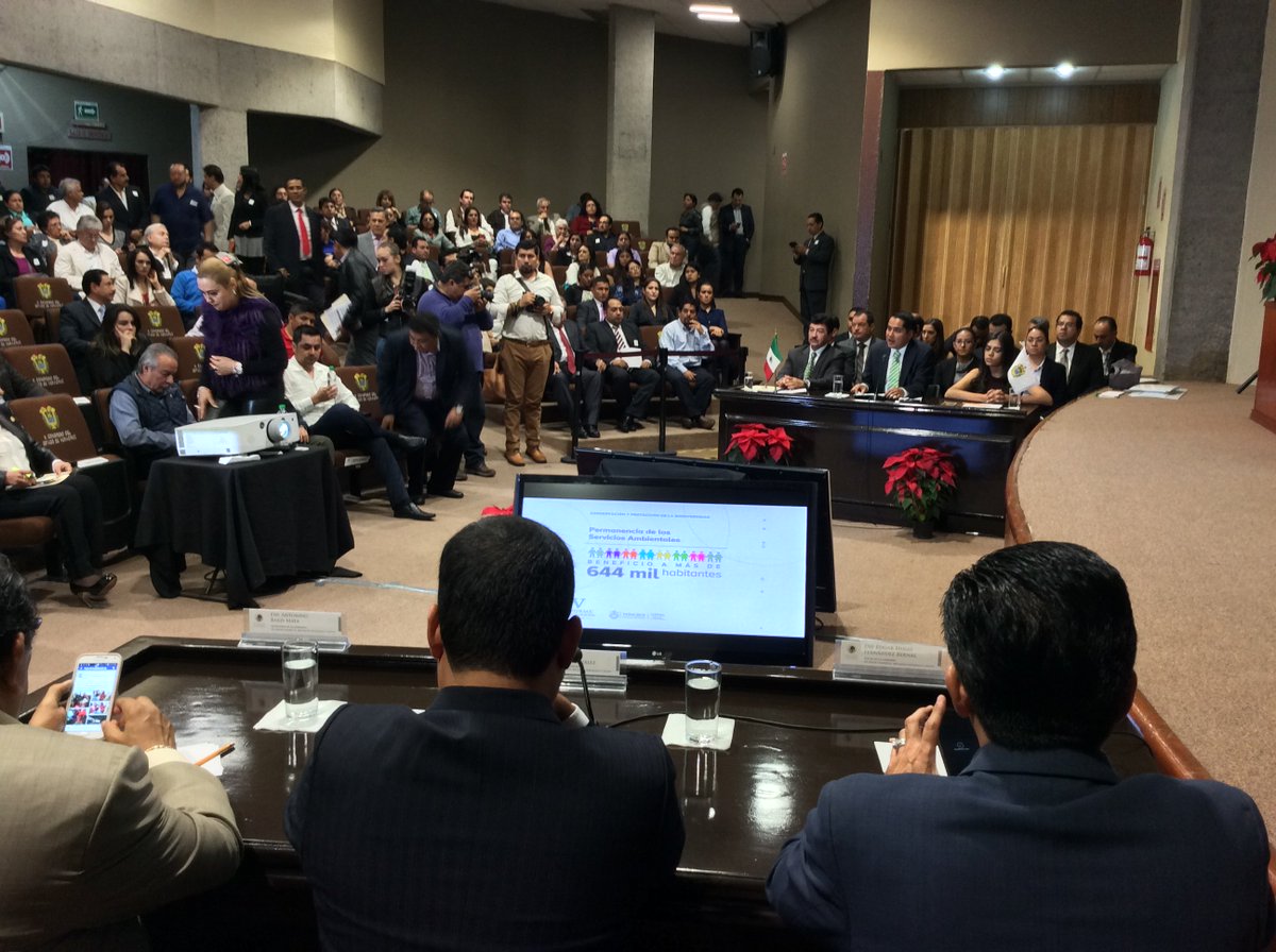 SedemaVer's tweet photo. Continúa comparecencia de @VictorAlvaradoM en la @LegisVer, #5InformeJD https://t.co/Ccpk1b6hDb