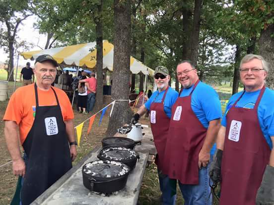 David22864's tweet photo. Little Dutch Oven Cooking happening. https://t.co/AinZsJpP81