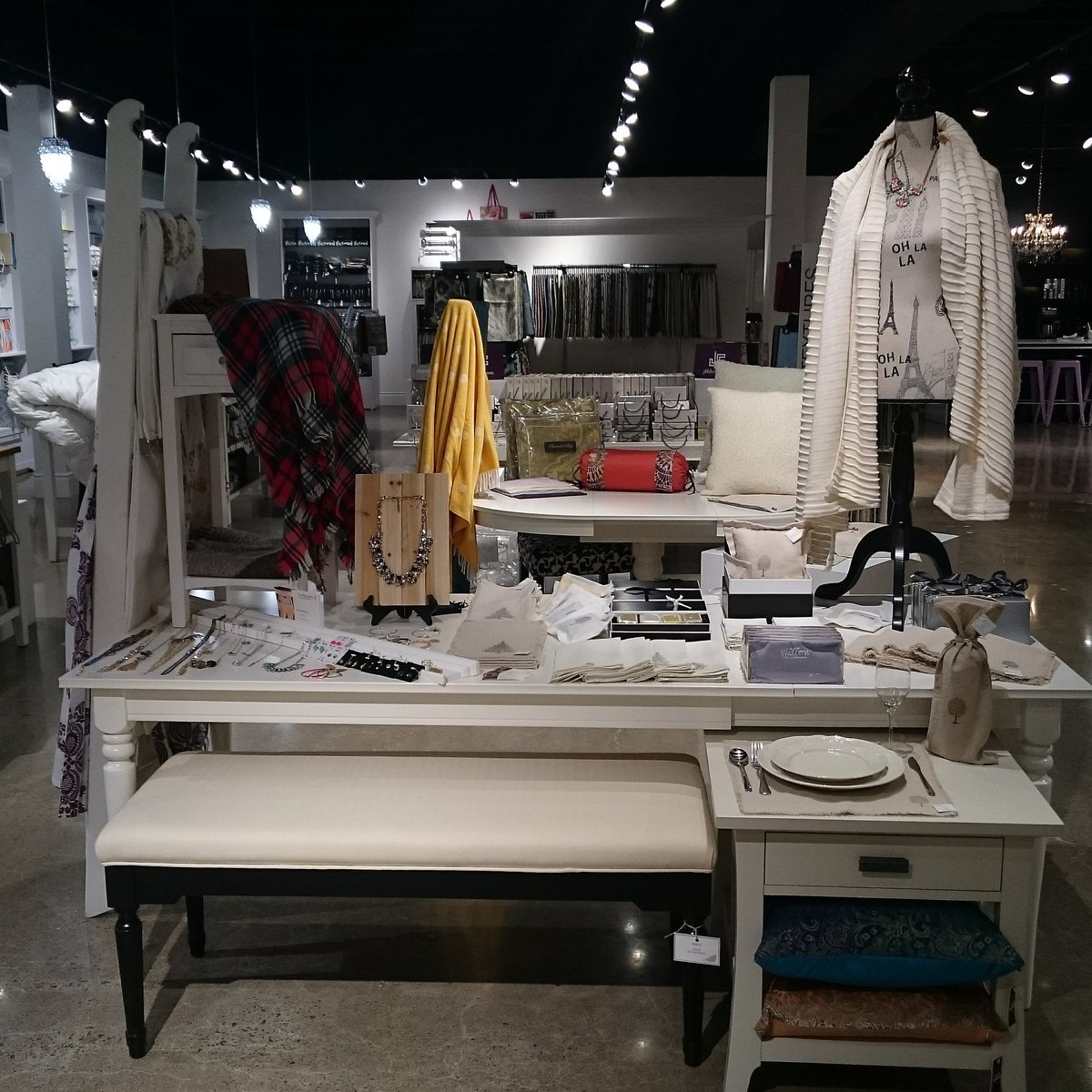 Emilylenarcic's tweet photo. All set up for the #holidayevent at #ultraluxelinens featuring @ElleSquared0086 #jewelry and linens from #willowtree https://t.co/lDWaCLWrmB