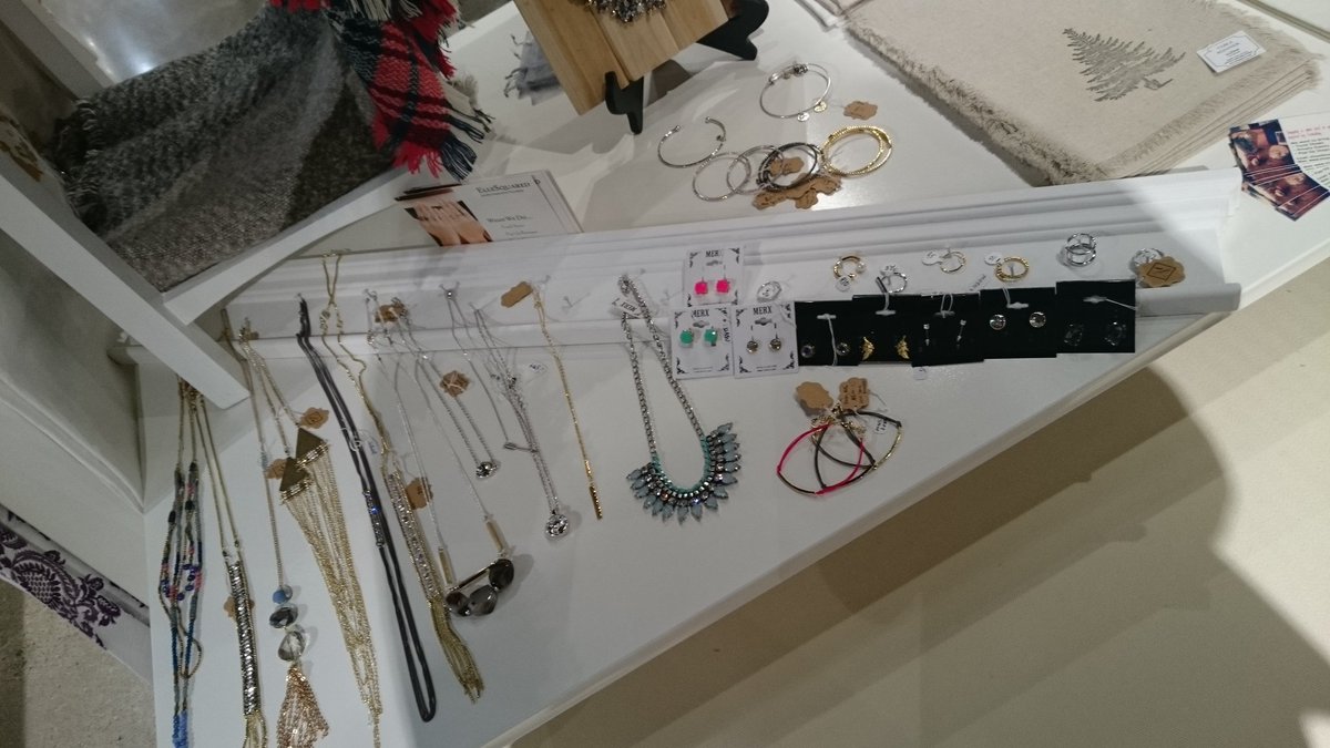 Emilylenarcic's tweet photo. All set up for the #holidayevent at #ultraluxelinens featuring @ElleSquared0086 #jewelry and linens from #willowtree https://t.co/lDWaCLWrmB