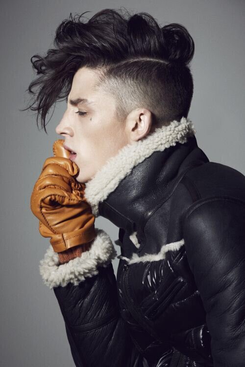_MenwithStyle's tweet photo. 4 hairstyles that are hot right now 🔥 ✂️ https://t.co/GcSiUDSvHq