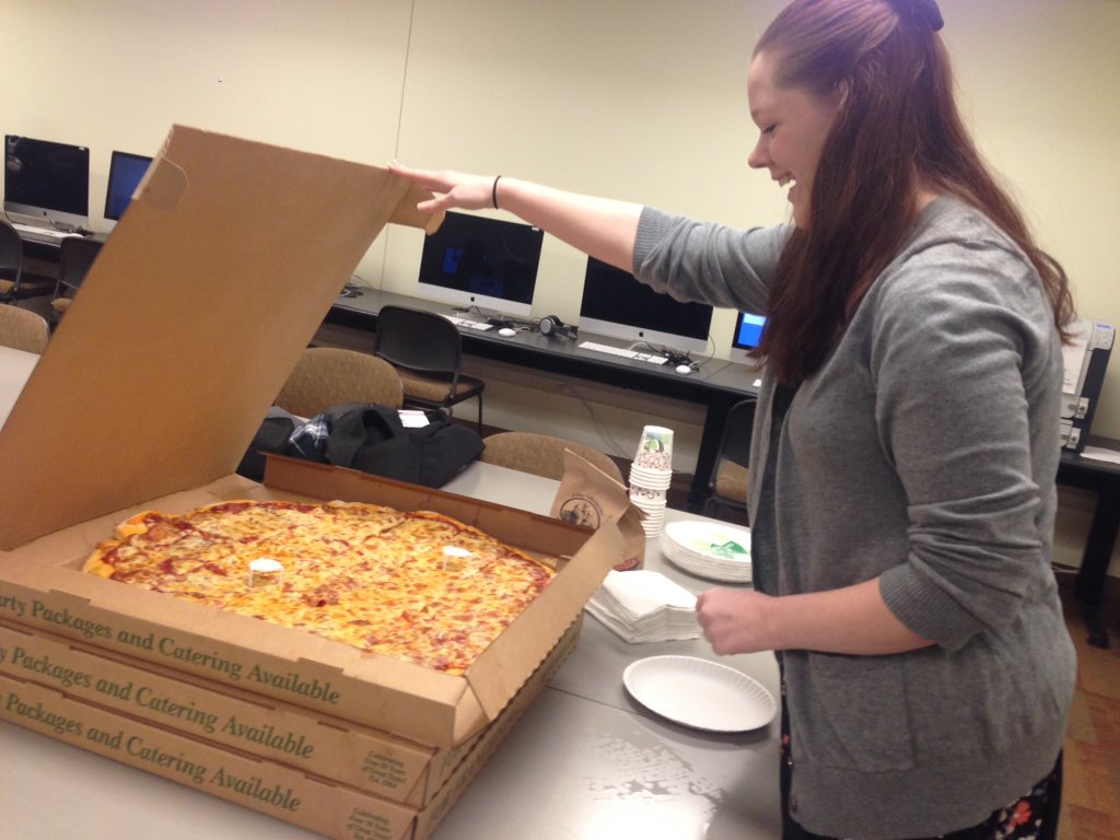 cheeflo's tweet photo. Is the pizza big enough? #murica #comm400 https://t.co/3HrJFCZ4zw