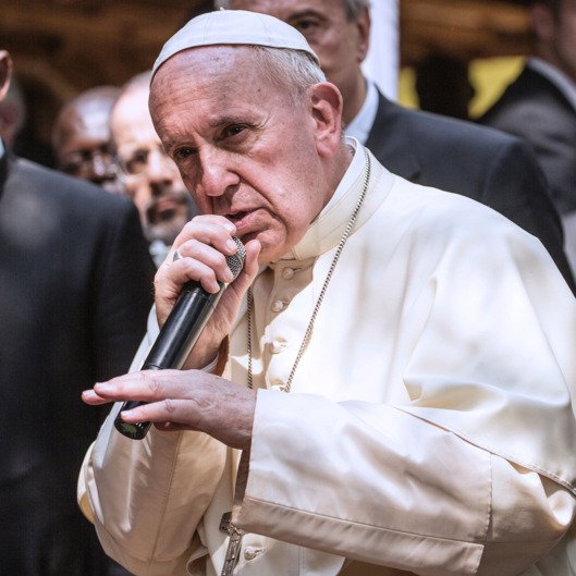 VTpk1992's tweet photo. Jesus turned water into wine
Call that divine
One thing even He cant fix
Lebron James' hairline
@KingJames #popebars https://t.co/OZFNVxCtFT