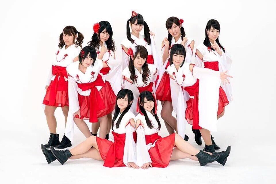 onigiri_0724's tweet photo. 3rdシングルリリースに向けて新衣装をデザインから制作までプロデュースさせていただきました😌
日本の伝統も縁起詰めこんでみました。
ぜひRTでも私達を拡散してください！

＃KRD8
#自作衣装
#姫路
#地元愛
#RTお願いします https://t.co/d4HTd015uT
