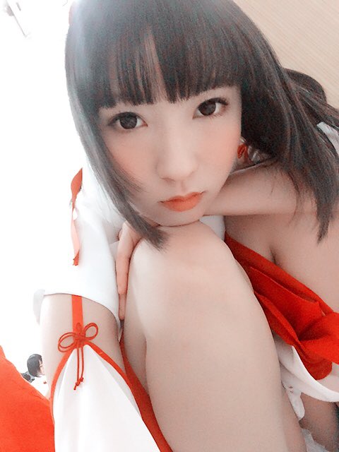 onigiri_0724's tweet photo. 3rdシングルリリースに向けて新衣装をデザインから制作までプロデュースさせていただきました😌
日本の伝統も縁起詰めこんでみました。
ぜひRTでも私達を拡散してください！

＃KRD8
#自作衣装
#姫路
#地元愛
#RTお願いします https://t.co/d4HTd015uT