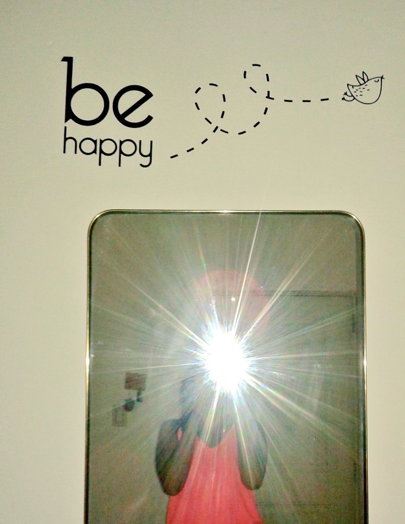 moiisalgado's tweet photo. No hay mejor frase para cuando entro a casa! #BeHapyy https://t.co/Ogqvcp271y