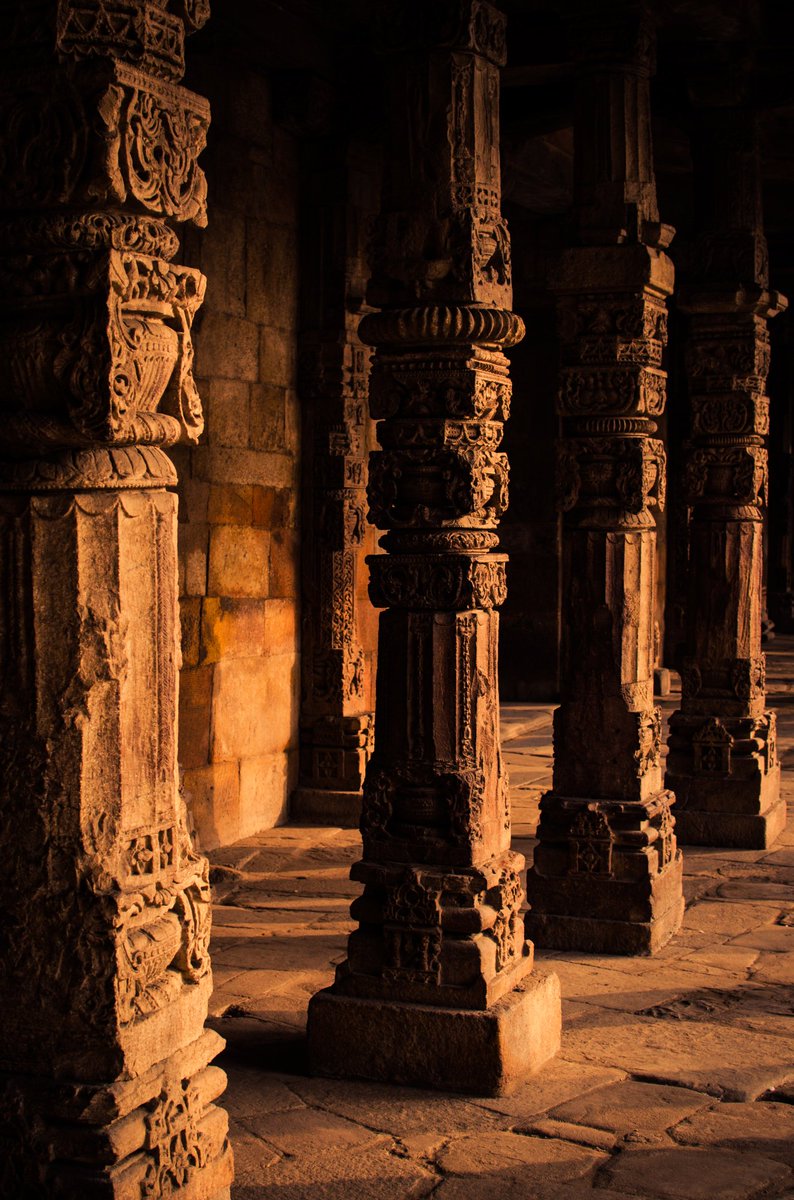 sanwahi's tweet photo. beautifully carved columns @ Qutub Minar #travel #photography #india @TripAdvisor @TravelChannel_ @NatGeoPhotos https://t.co/6kBEKkE5QY