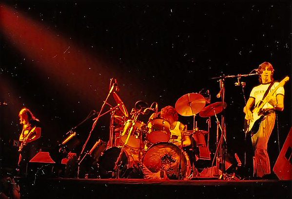 historyofsound's tweet photo. Pink Floyd, Madison Square Garden, New York, 1977. https://t.co/OYJOc8k8qh
