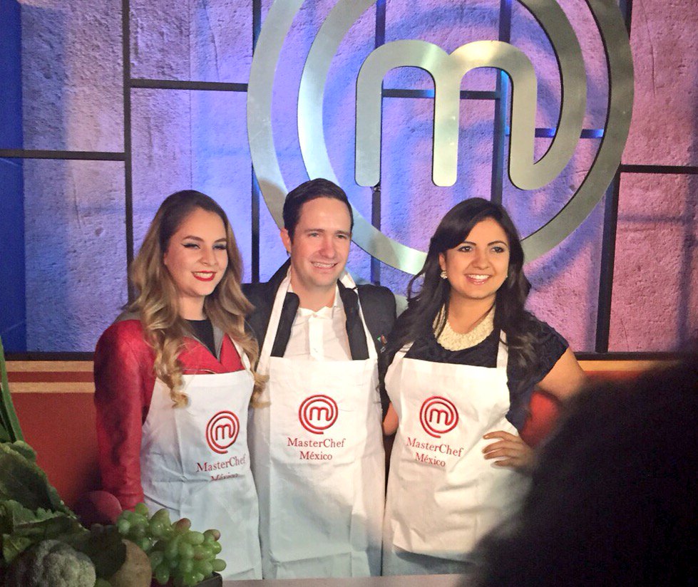 Azteca's tweet photo. ¡Bienvenidos todos a la Villa Juguetón! Una experiencia única donde habrá golfito y podrás ser un @MasterChefMx https://t.co/TQAGhSLhgq