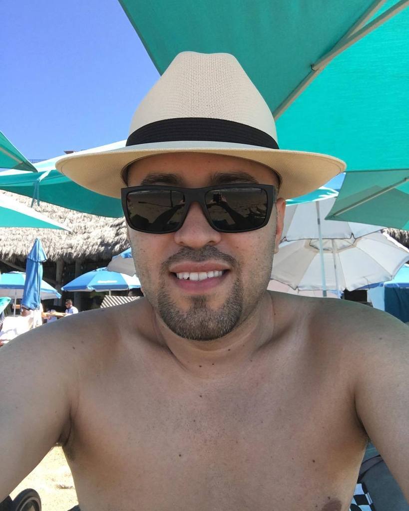 gayguidemexico's tweet photo. #thatsalvi en INSTAGRAM #repost #ggmx #Selfie ##puertovallarta #WhyNot #mantamarbeachclub #GayPV #YouMad #WinterTim… https://t.co/Ch8r1RrnPS