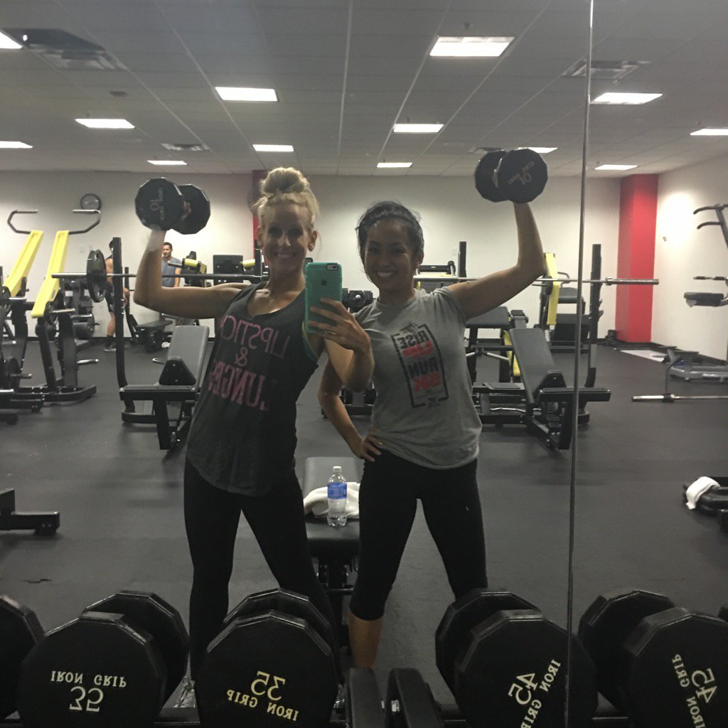 Sydnelynh's tweet photo. After #gameday sweat 💪🏼💦 with my #sweatbuddy @AFC_rie @WindyHillClub https://t.co/FPpVLoRq1m