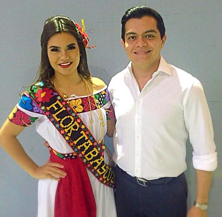 FlorTabasco2026's tweet photo. @CarlaAzcuaga 💗 #FlorTabasco en el #FestivalDelChocolate 🍫 https://t.co/7AZ9zplzbb
