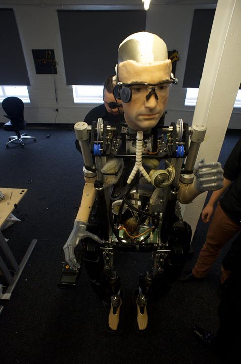 SmithsonianChan's tweet photo. #OTD in 1982, the #Jarvik7 was successfully implanted.
Now, we have a fully bionic man: https://t.co/sY6xl01zSf https://t.co/IBdG6Eswa6