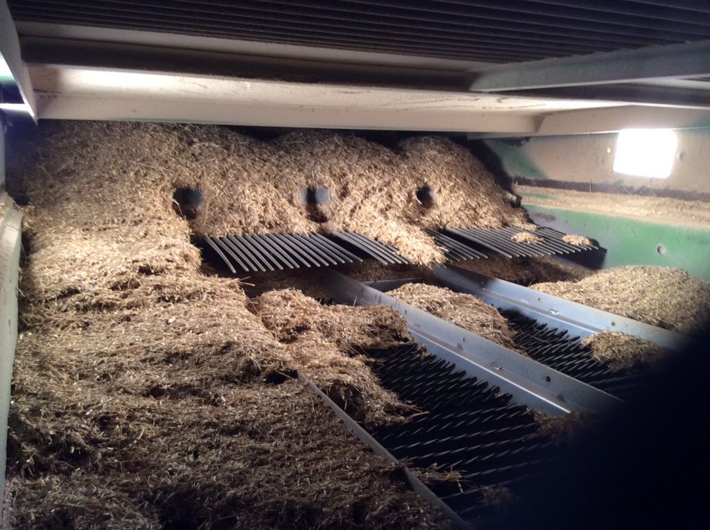 AerodromeAg's tweet photo. @Woodleafarms not breaking any tph records. #maybe40 still tweaking.bombing left sieve. Will add more sep covers https://t.co/kzsM1yLTqY