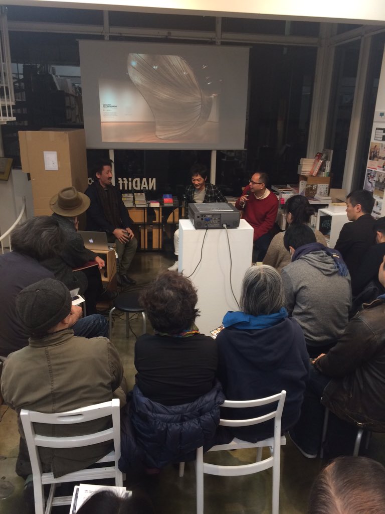ShinpeiTakeda's tweet photo. 11/29(日)ナディフ本店アパートで行われた竹田信平『アンチモニュメント』展 カタログ出版記念トークイベントはたくさんのお客さまがいらっしゃいました。ありがとうございました。カタログはナディフ本店アパートで購入出来ます。 https://t.co/usAlSfLLvb