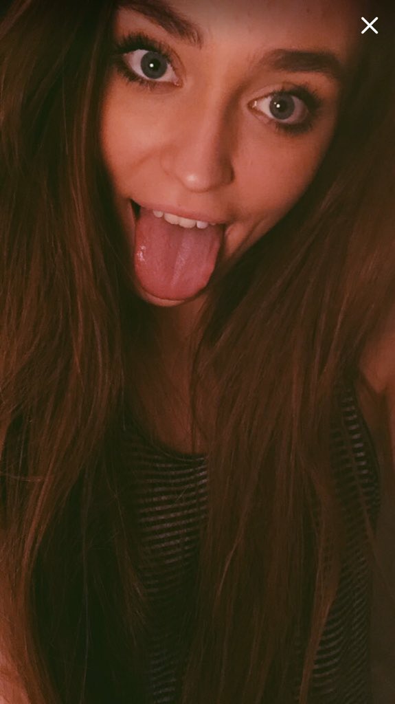 babes1244's tweet photo. dang look at this dime❤️❤️❤️ hit her up with a follow😏 https://t.co/EKK6RxtHwB