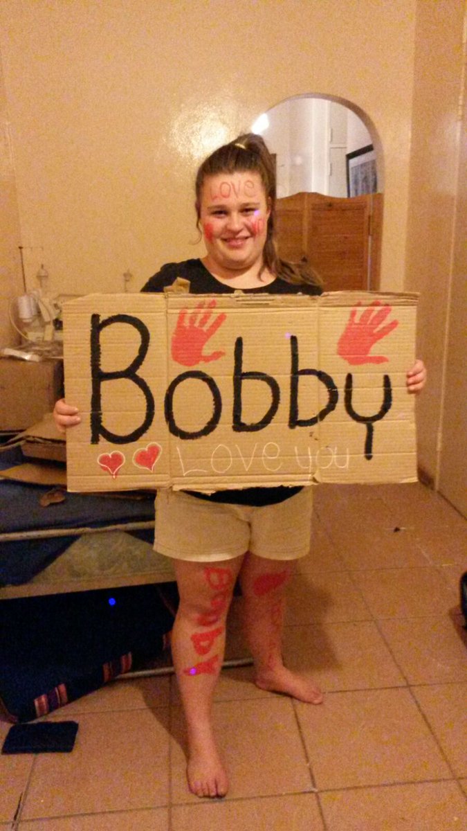 jane_54945's tweet photo. @bobbyvjaarsveld kyk wat het ek vi jou gemaak! Love u #no1fan #mylewe sien jou amper!! As ek jou naam hoor =😍😍😍 https://t.co/fE6bZpfzTI
