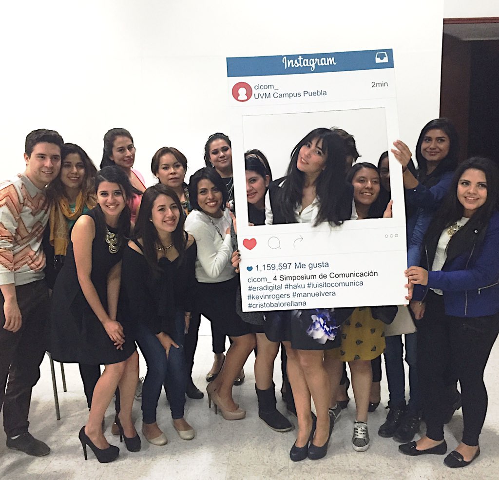 karlasarti's tweet photo. @Cicom4Simposium Fashion Entrepreneur #fotodegrupo Simposium de Comunicación @UVMPuebla https://t.co/d9DdJOnkve