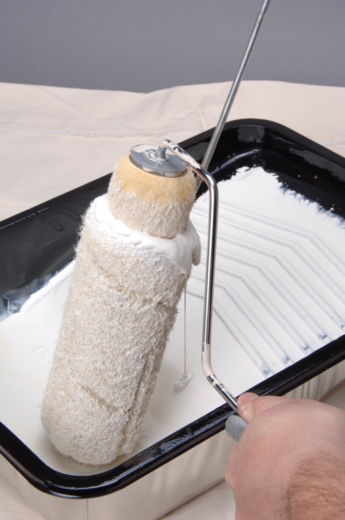 Roller_Squeegee's tweet photo. Live demo of #RollerSqueeggee™ on @ColemanBrosLtd stand at @PDShow1 the easy way to clean roller Covers/Sleeves https://t.co/9BfBtAs4BW